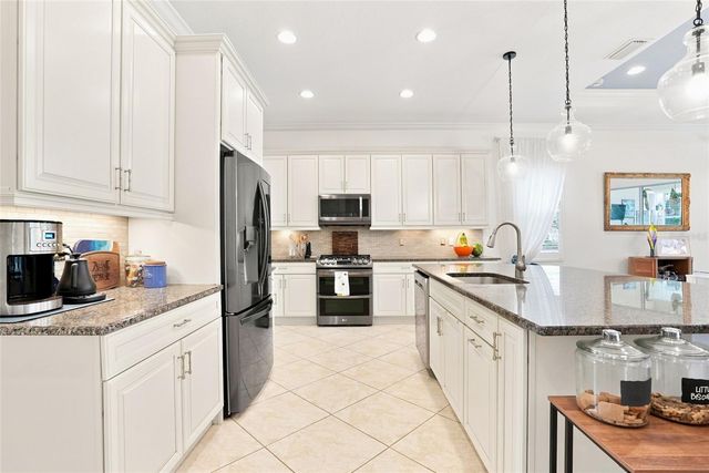 5057 LAKE OVERLOOK AVENUE, Bradenton, FL 34208