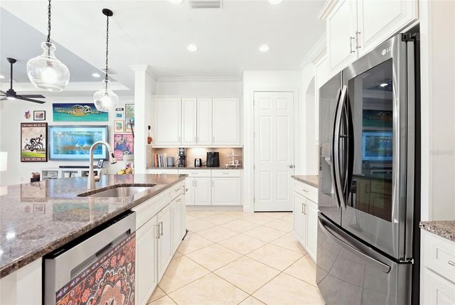 5057 LAKE OVERLOOK AVENUE, Bradenton, FL 34208