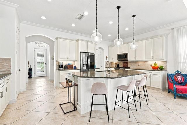 5057 LAKE OVERLOOK AVENUE, Bradenton, FL 34208