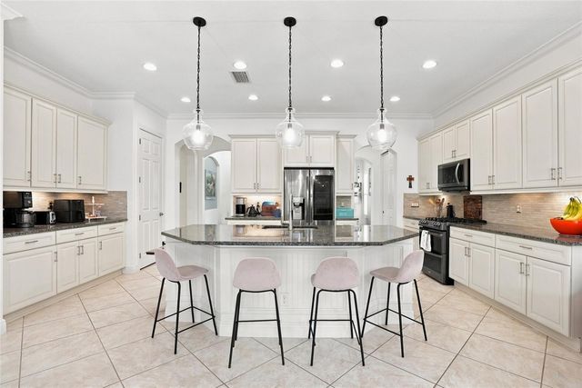 5057 LAKE OVERLOOK AVENUE, Bradenton, FL 34208