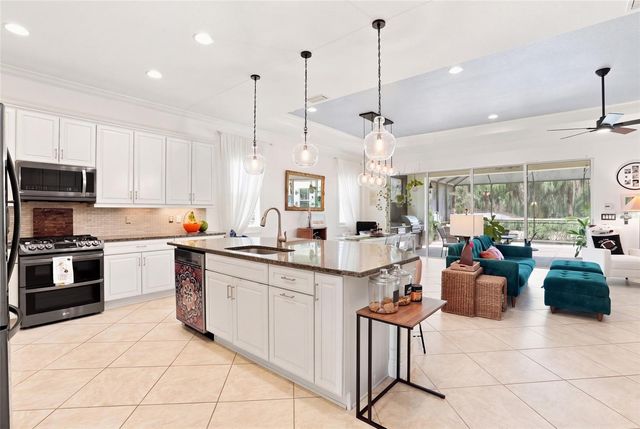 5057 LAKE OVERLOOK AVENUE, Bradenton, FL 34208