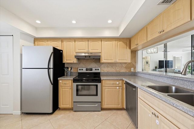 610 ISLAND WAY 607, Clearwater Beach, FL 33767