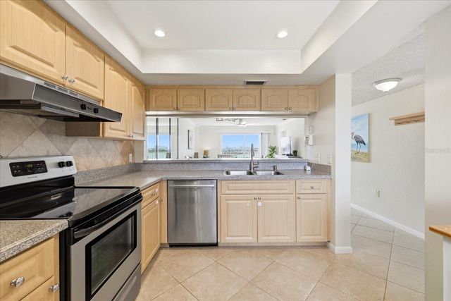 610 ISLAND WAY 607, Clearwater Beach, FL 33767