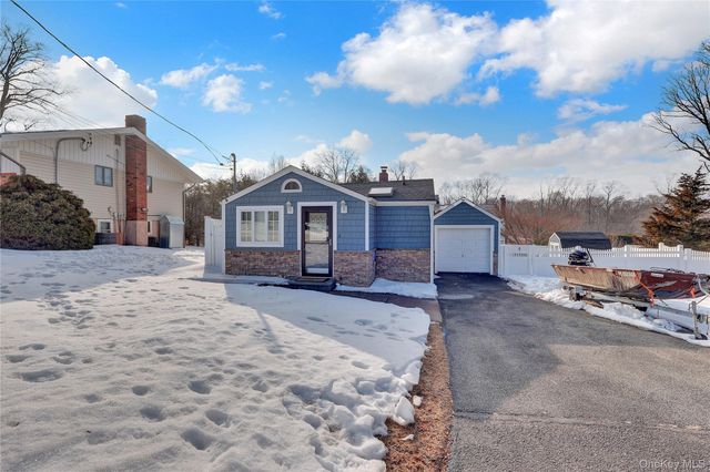 16 Magnolia Drive, Kings Park, NY 11754