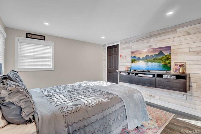 16 Magnolia Drive, Kings Park, NY 11754