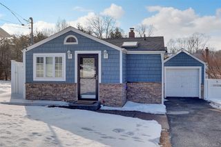 16 Magnolia Drive, Kings Park, NY 11754