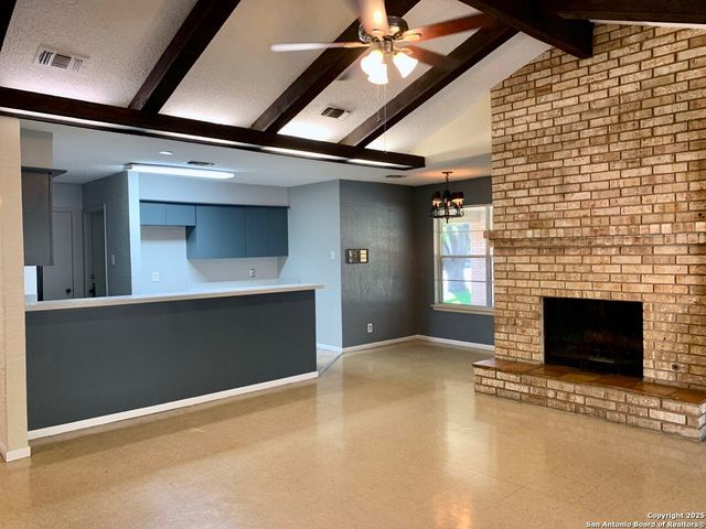 112 Travertine Ln, Castle Hills, TX 78213