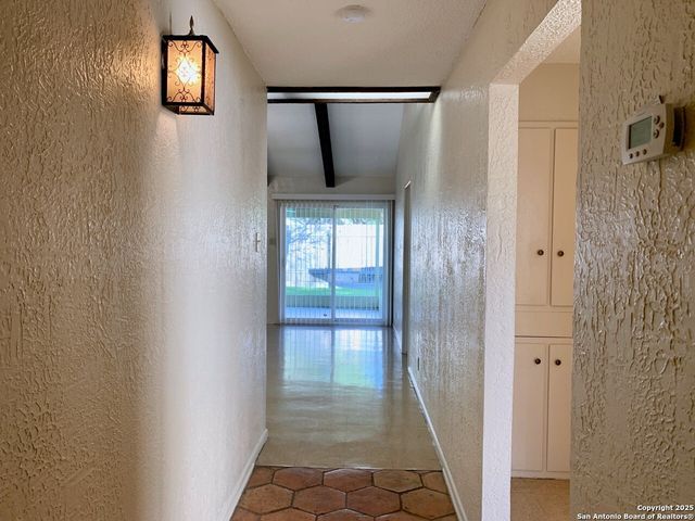 112 Travertine Ln, Castle Hills, TX 78213