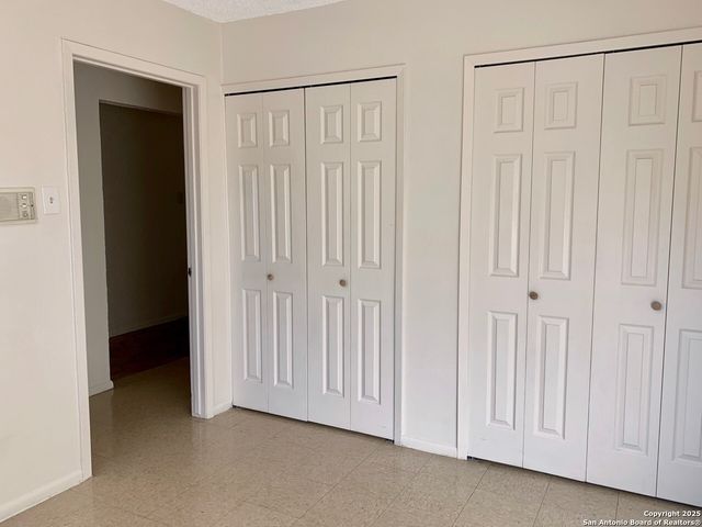 112 Travertine Ln, Castle Hills, TX 78213