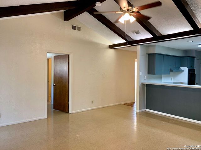 112 Travertine Ln, Castle Hills, TX 78213