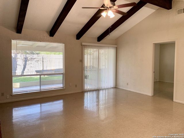 112 Travertine Ln, Castle Hills, TX 78213