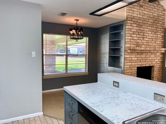 112 Travertine Ln, Castle Hills, TX 78213