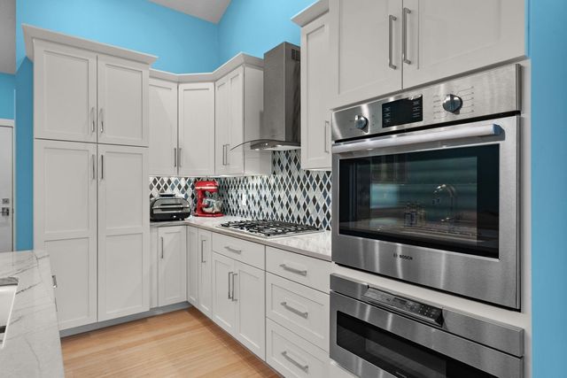 4107 Saint Erin Court, Bettendorf, IA 52722