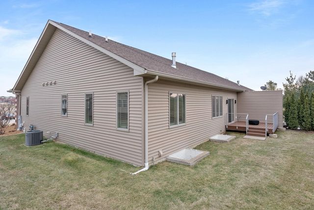 4107 Saint Erin Court, Bettendorf, IA 52722