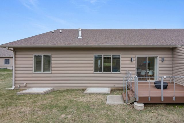 4107 Saint Erin Court, Bettendorf, IA 52722