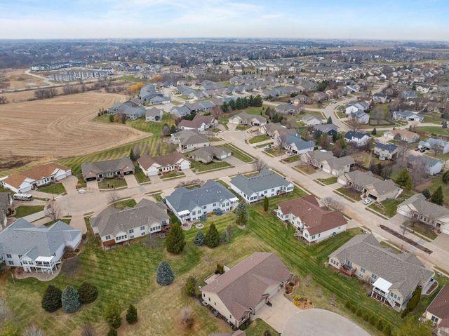 4107 Saint Erin Court, Bettendorf, IA 52722