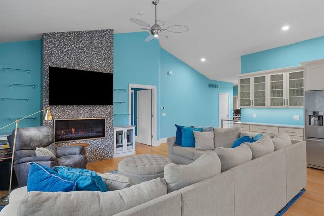 4107 Saint Erin Court, Bettendorf, IA 52722