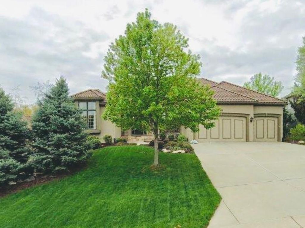 20405 W 88th Street, Lenexa, KS 66220