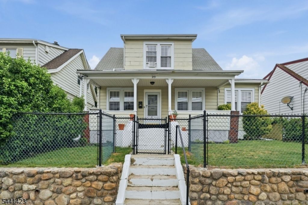 217 8Th Ave, Paterson City, NJ 07514