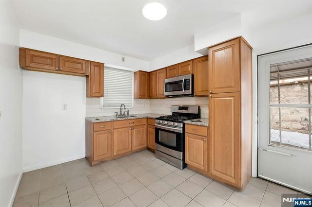 86 Katz Avenue, Paterson, NJ 07502