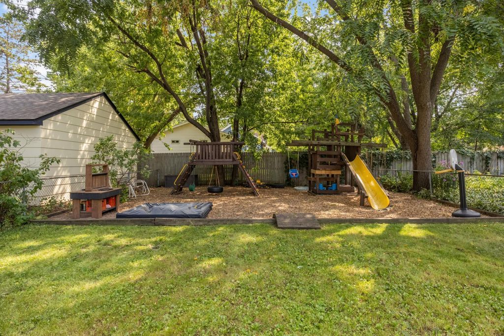 1404 Hubbard Avenue, Saint Paul, MN 55104 — photo 3