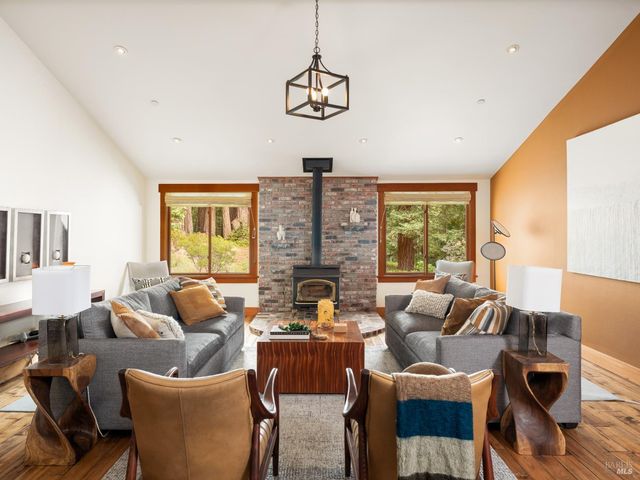 15570 Bittner Ln, Occidental, CA 95465