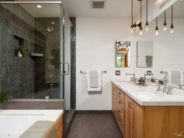 15570 Bittner Ln, Occidental, CA 95465