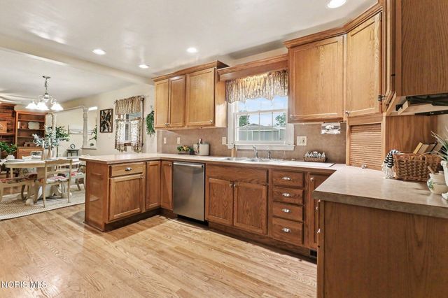 709 S Teachout Road, Curtice, OH 43412