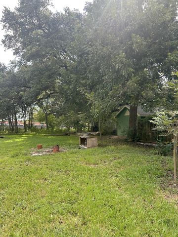414 Shaw Street, Alvin, TX 77511