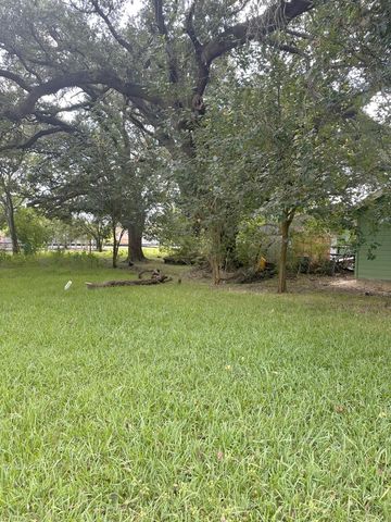 414 Shaw Street, Alvin, TX 77511