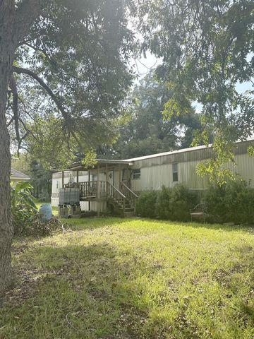 414 Shaw Street, Alvin, TX 77511