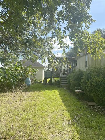 414 Shaw Street, Alvin, TX 77511