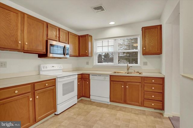 301 BARRINGTON CT, Palmyra, PA 17078