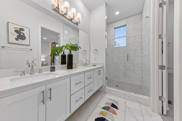 737 N Zang Boulevard 102, Dallas, TX 75208