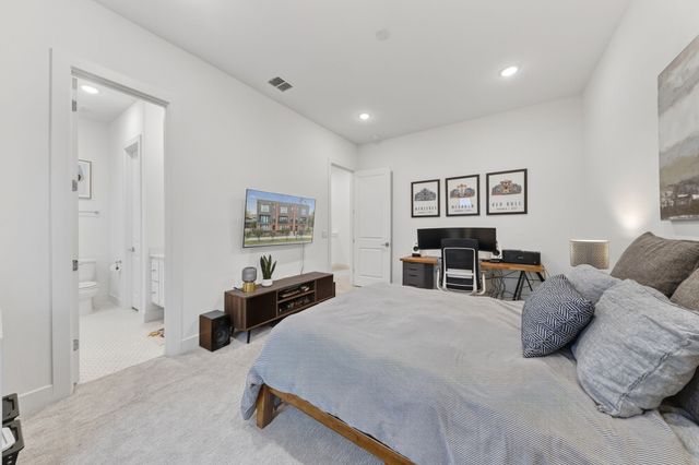 737 N Zang Boulevard 102, Dallas, TX 75208