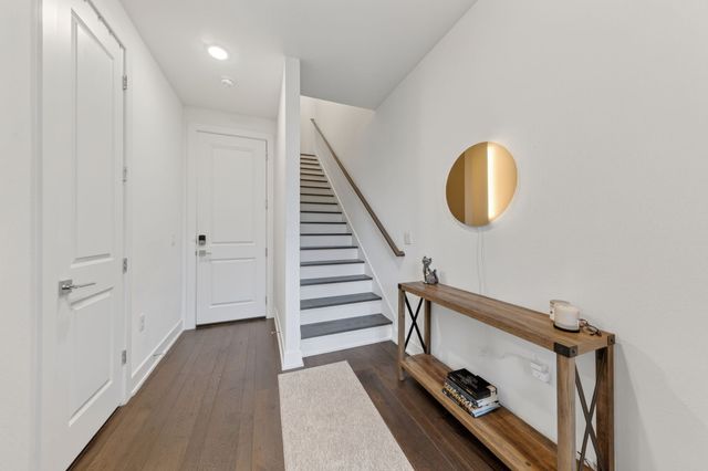 737 N Zang Boulevard 102, Dallas, TX 75208