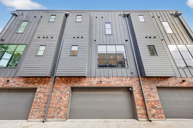 737 N Zang Boulevard 102, Dallas, TX 75208