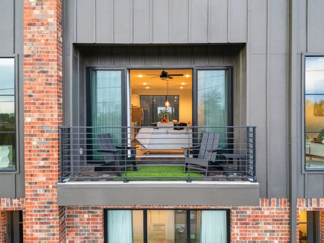 737 N Zang Boulevard 102, Dallas, TX 75208