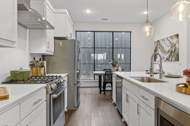 737 N Zang Boulevard 102, Dallas, TX 75208