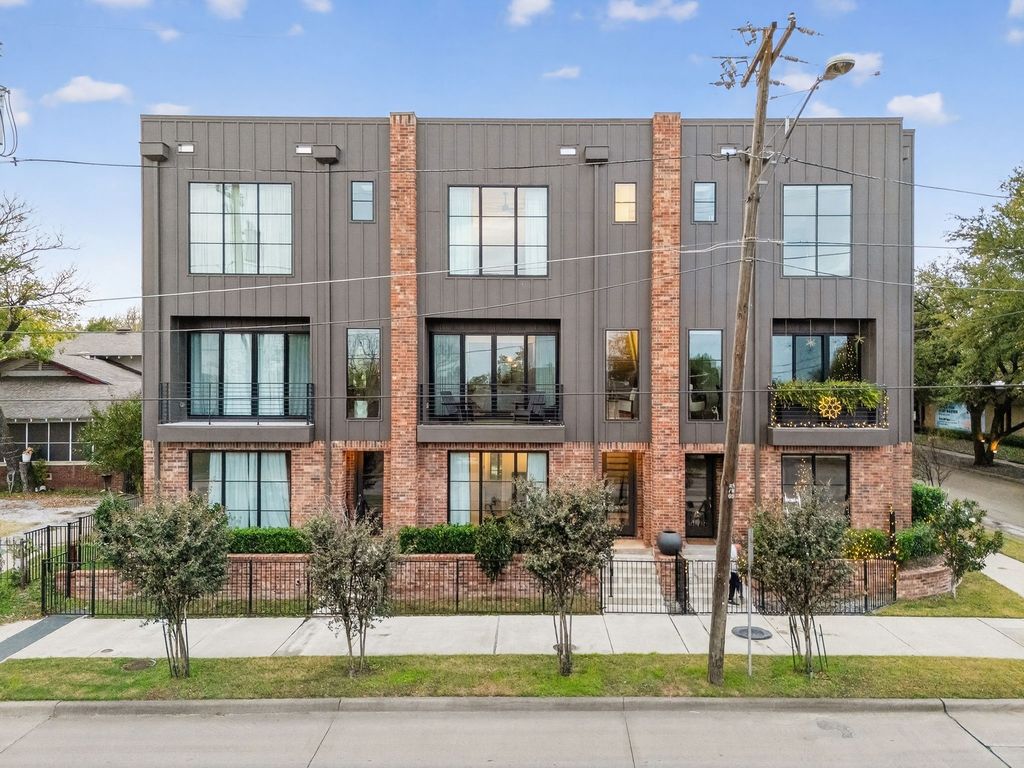 737 N Zang Boulevard 102, Dallas, TX 75208