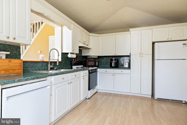 408 ST JOHN, Gloucester City, NJ 08030