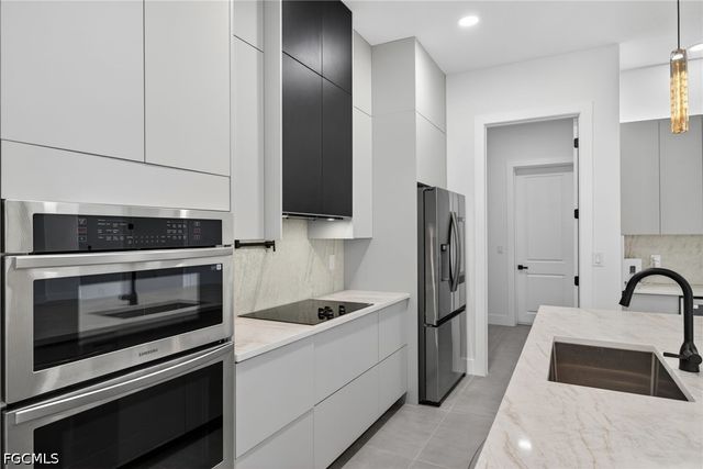 1715 SW 4th ST, Cape Coral, FL 33991