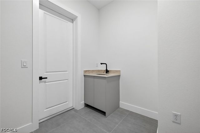 1715 SW 4th ST, Cape Coral, FL 33991