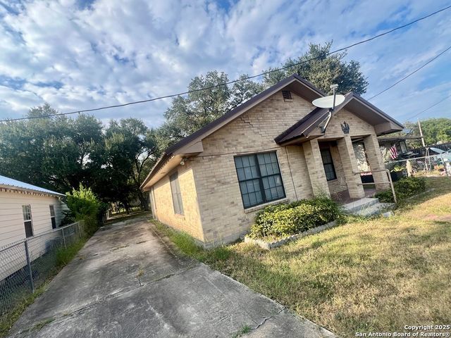 406 W Sylvia, Beeville, TX 78102