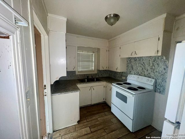 406 W Sylvia, Beeville, TX 78102