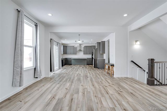 58648 Losino Drive, South Lyon, MI 48178