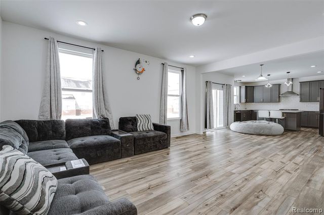 58648 Losino Drive, South Lyon, MI 48178