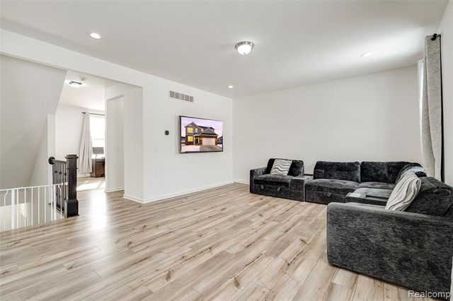 58648 Losino Drive, South Lyon, MI 48178