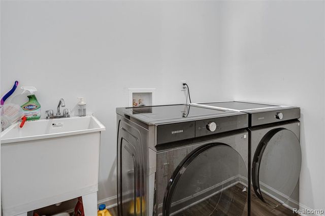 58648 Losino Drive, South Lyon, MI 48178