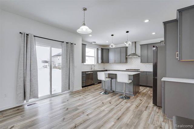 58648 Losino Drive, South Lyon, MI 48178